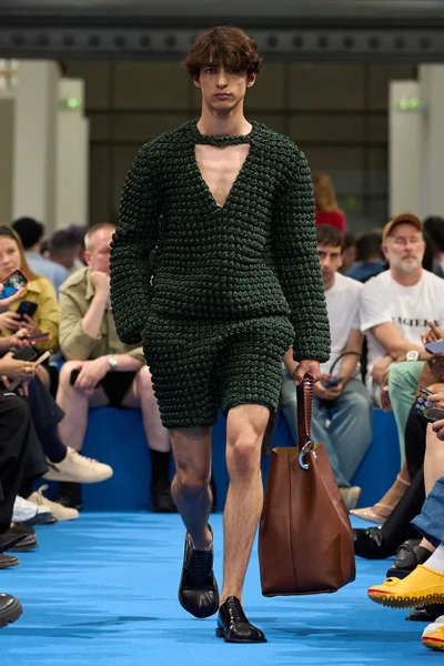 Look 48